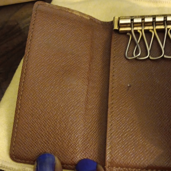 LOUIS VUITTON 4 KEY HOLDER AUTHENTIC - Picture 4 of 11
